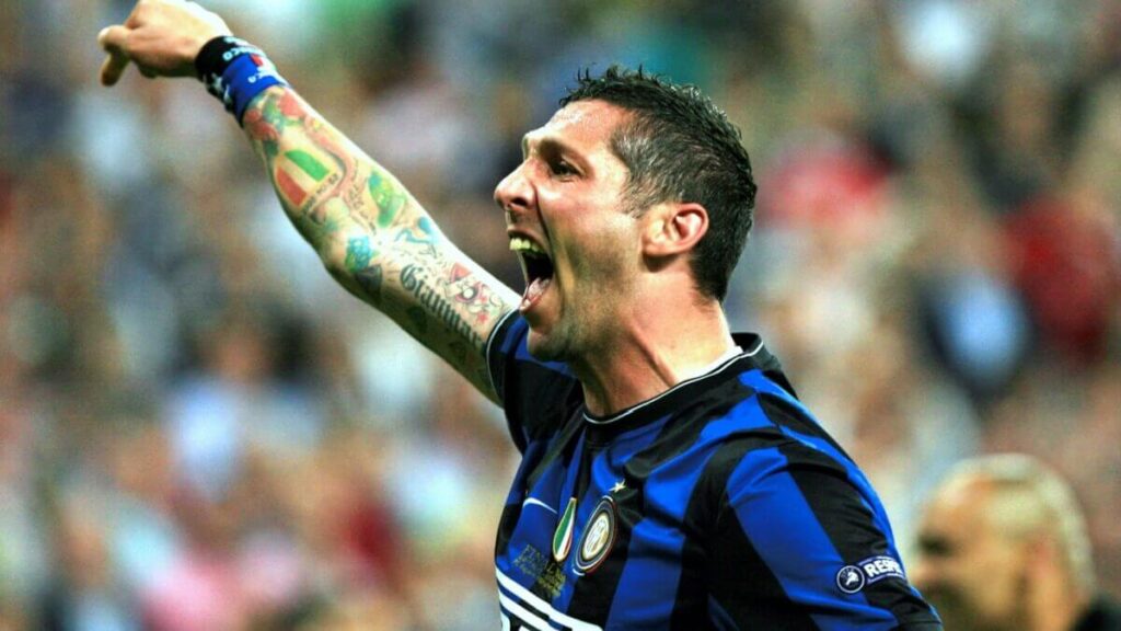 Marco Materazzi, autore di uno degli autogol più spettacolari nella storia della Serie A