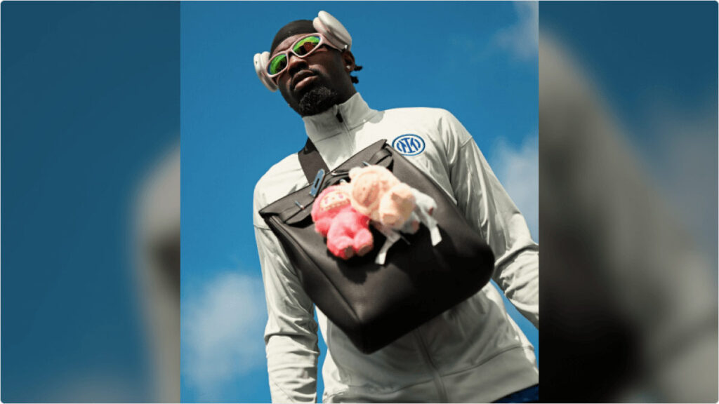 Thuram fotografato con i Labubu