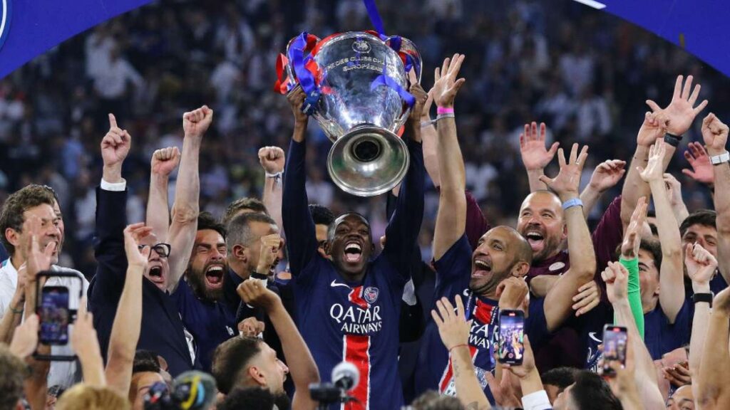 I calciatori del Paris Saint Germain, vincitori della Champions League 2024/2025 con una cifra di 148,4 milioni di euro