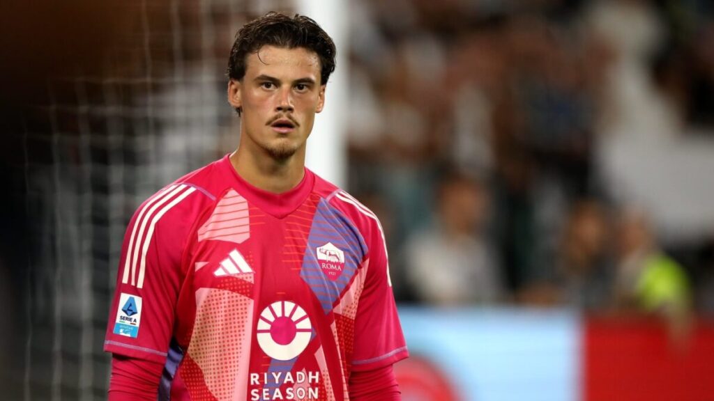 Svilar, portiere della Roma e nella top 11 dei migliori giocatori di Serie A