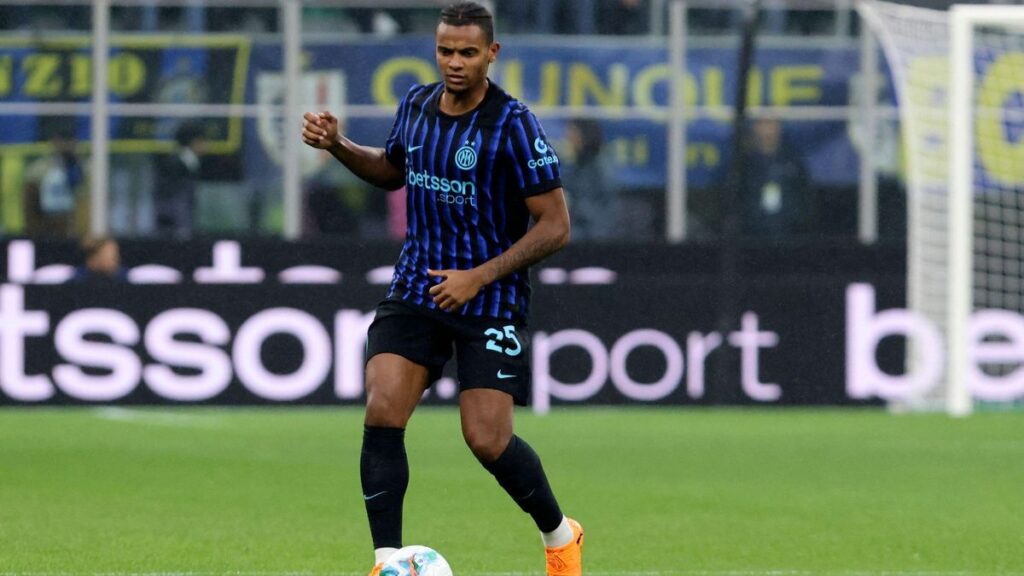 Manuel Akanji, protagonista del calciomercato dell'Inter